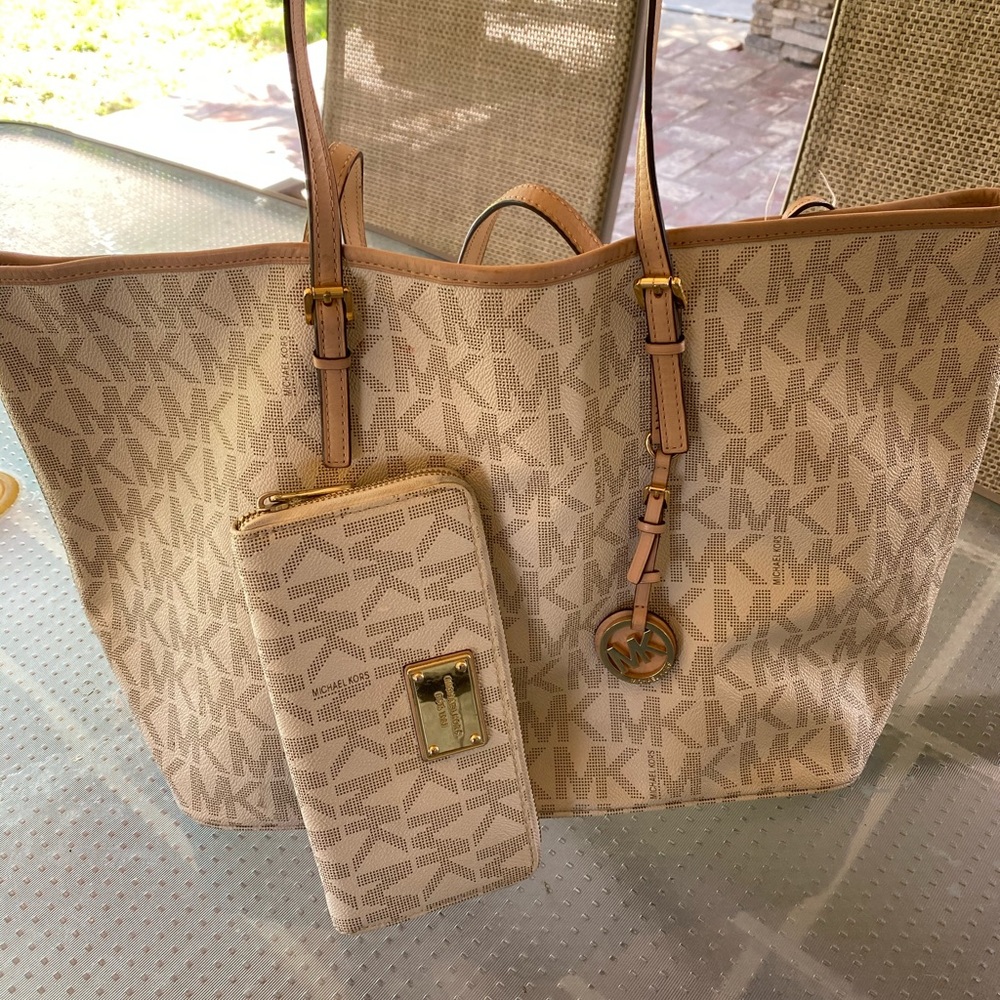 Michael Kors large tote & matching wallet